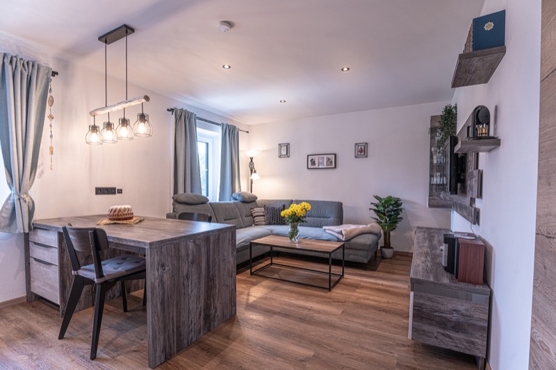 Wohnzimmer mit Küche